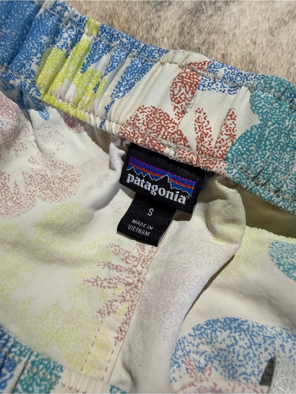 Patagonia Barely Baggies Shorts Floral Print Size S 2.5” Inseam - Picture 6 of 8